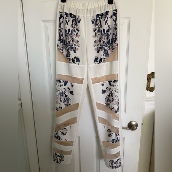 BCBGMAXAZRIA RUNWAY THE
GABRIEL PANTS
Size XXSmall - Picture 11 of 15